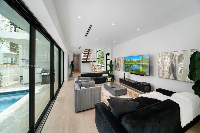 Foto del edificio - 3463 Day Ave