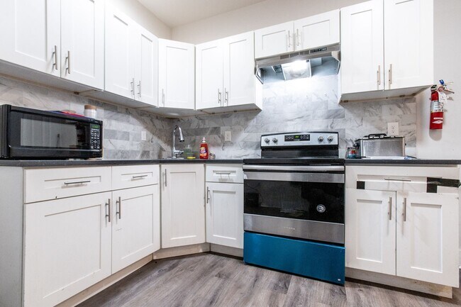 Building Photo - PA0245
