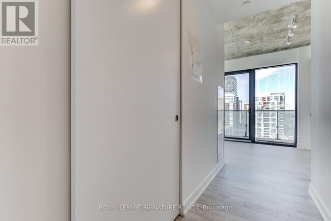 Building Photo - 161-2161 Roehampton Ave