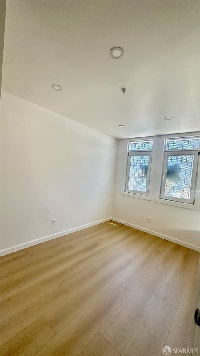 Building Photo - 1553 Leavenworth St