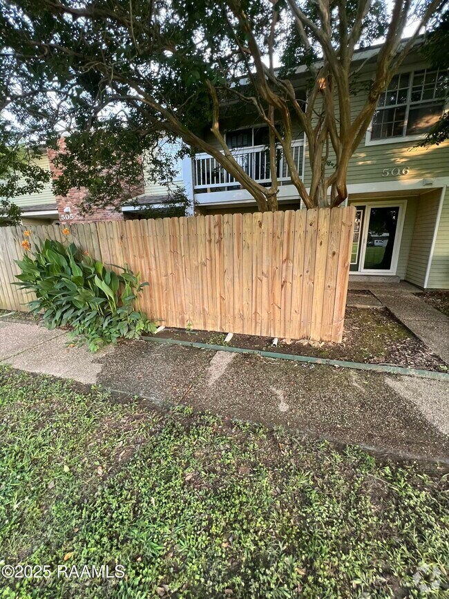 Building Photo - 200 Lodge Dr