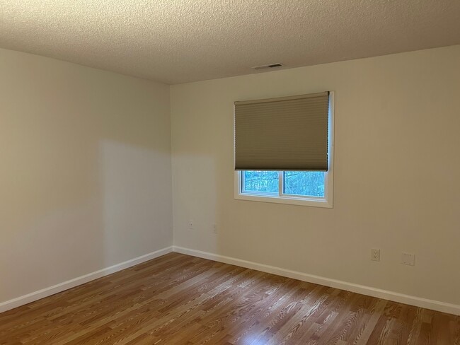 Foto del edificio - 5317 Ravens Crest Dr