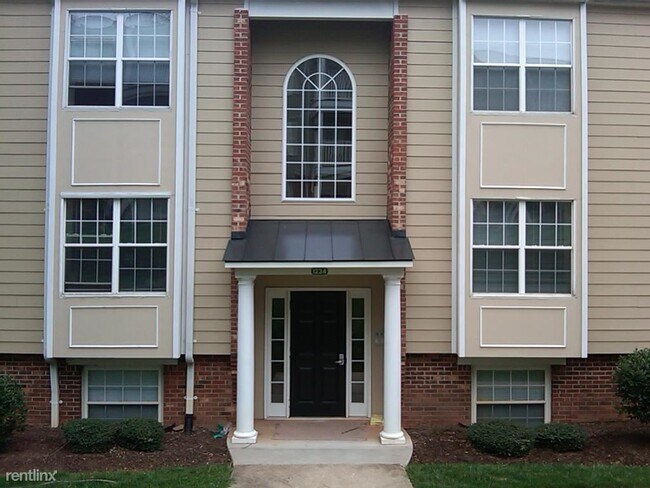 Building Photo - 2 br, 2 bath House - 1234 Villa Lane #F