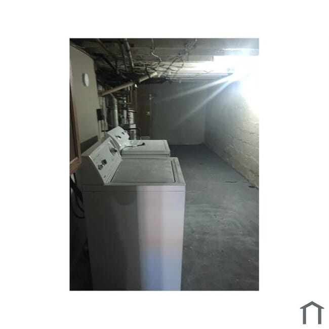 Building Photo - 2835 Lake Ave