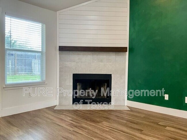 Building Photo - 613 Millcreek Ln