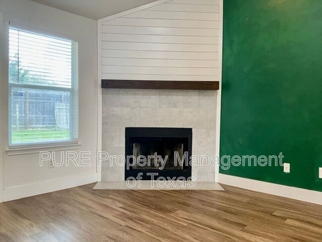 Foto del edificio - 613 Millcreek Ln