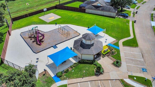 Foto del edificio - 2029 Highland Hills Dr