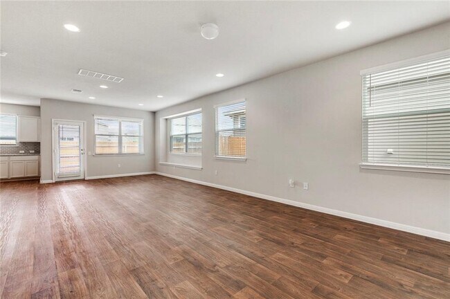 Foto del edificio - 14505 Frankel Loop