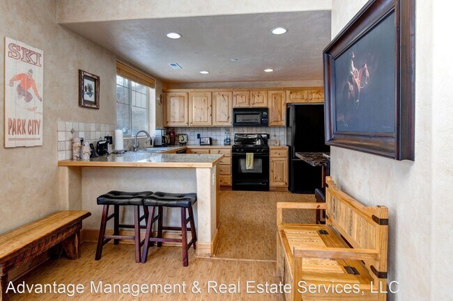Building Photo - 6042 N Fox Pointe Cir