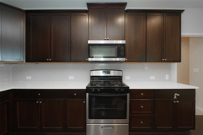 Foto del edificio - 5304 Golden Canary Ln