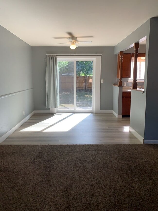 Building Photo - STUDENTS WELCOME! 4 Bedroom / 2 Bath Home Near CSU