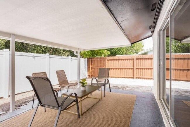 Foto del edificio - 8552 Briar Grove Cir