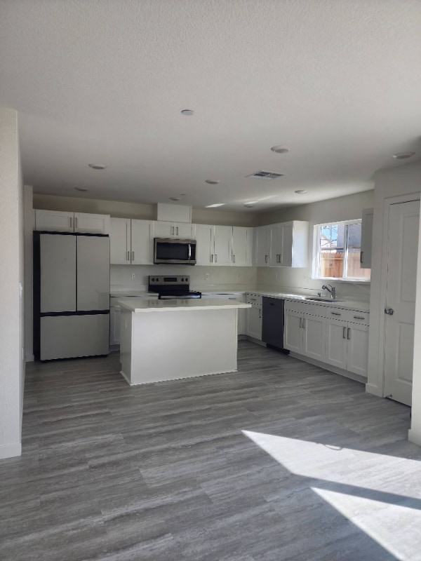 Building Photo - 2081 Blue Star Dr