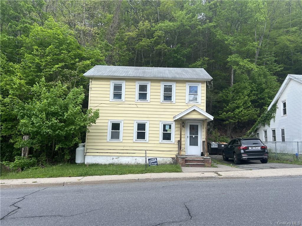 Primary Photo - 208 Center St