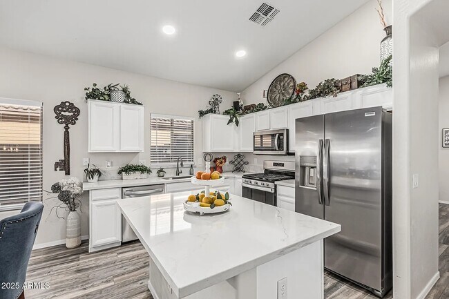 Foto del edificio - 16242 W Maui Ln
