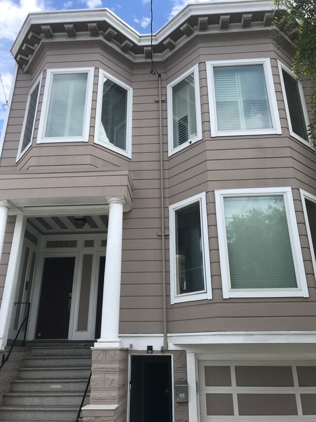 Building Photo - 262 8th Ave