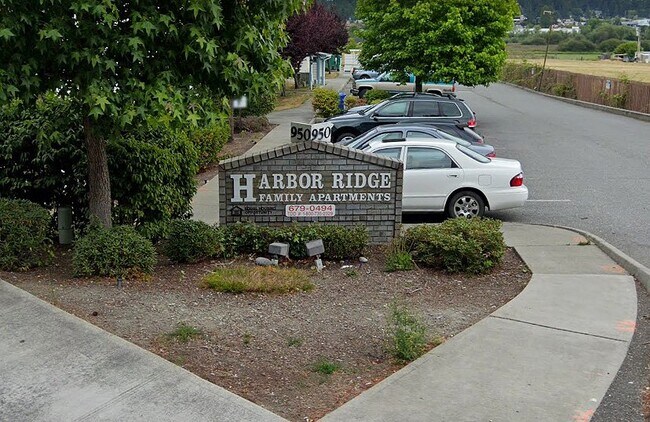 Building Photo - 950 N Oak Harbor St