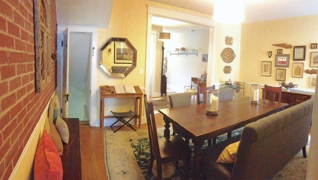 Foto del edificio - 127 12th St SE