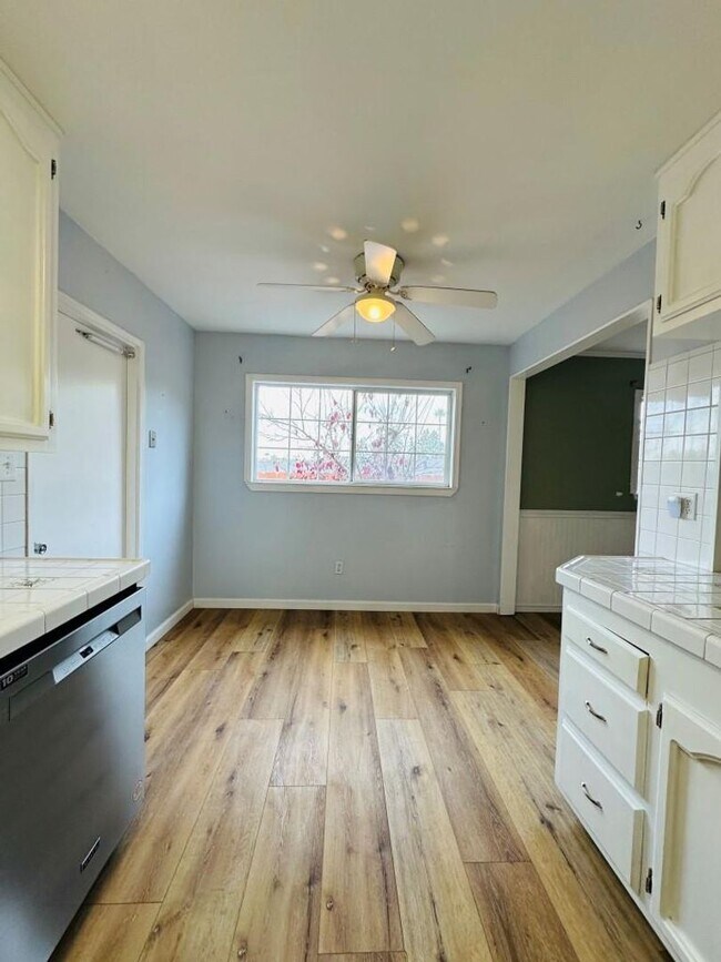 Building Photo - Single Family Home in San Carlos