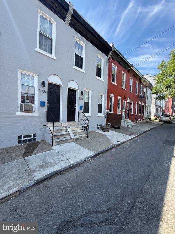 Building Photo - 2040 N Darien St