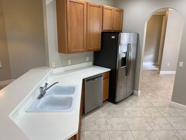 Building Photo - Windermere 4BDRM in a Quaint Neighborhood