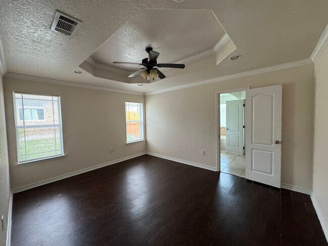 Building Photo - 9600 Diana Dr