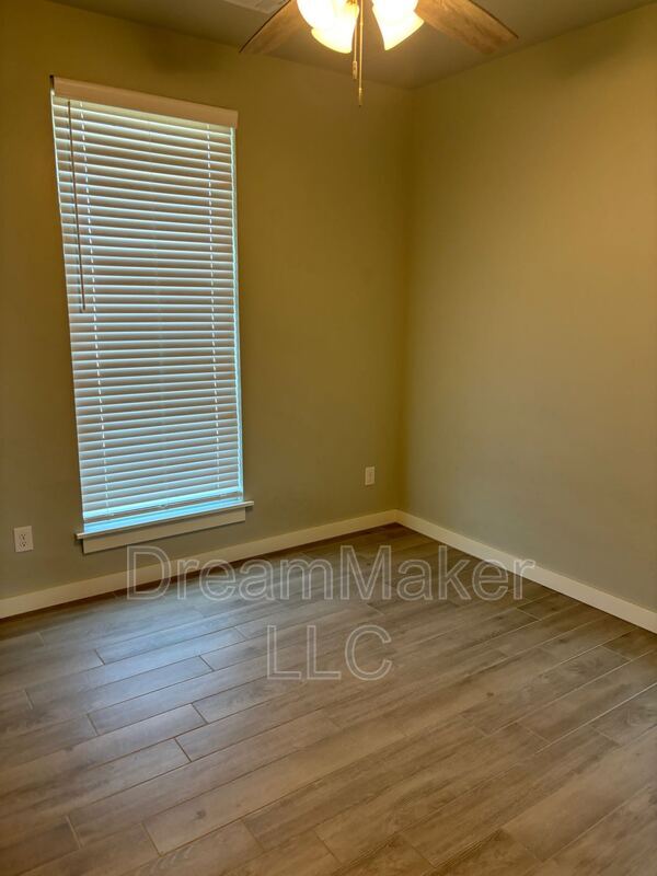 Building Photo - 5225 Red Maple Ave