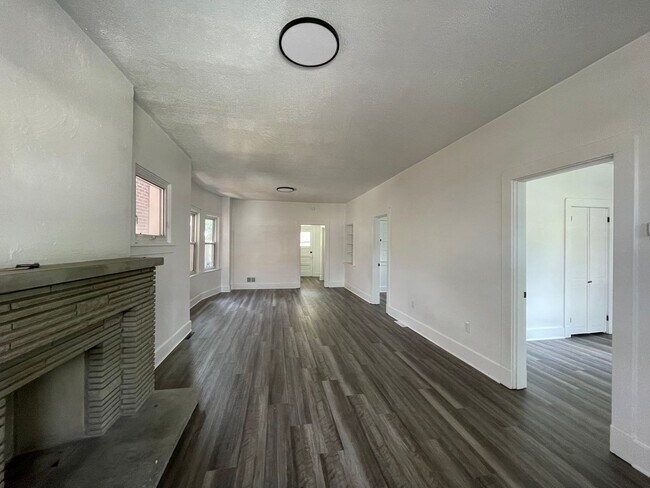 Building Photo - Available April 2026 - 2 Bedroom Home in Dormont w/ Central AC and Off-Street Parking Pad!