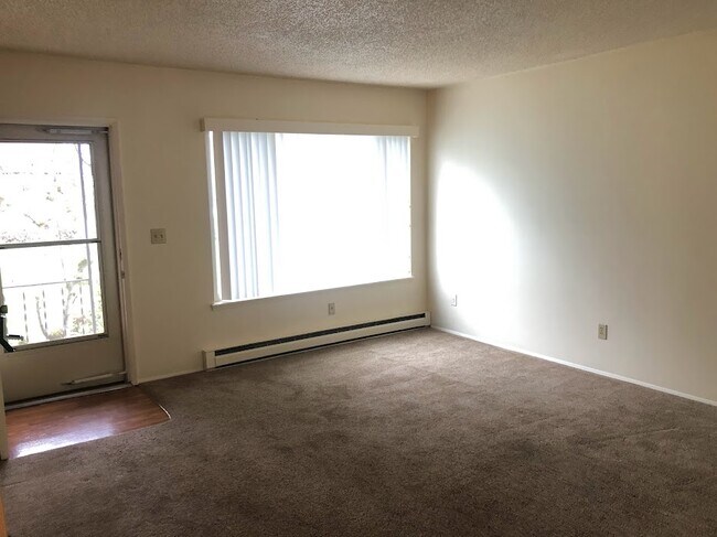 Building Photo - 5540 First Ct