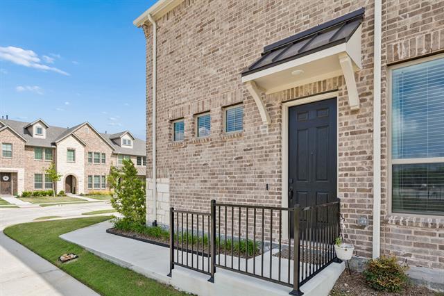 Foto del edificio - 7035 Granbury Ln