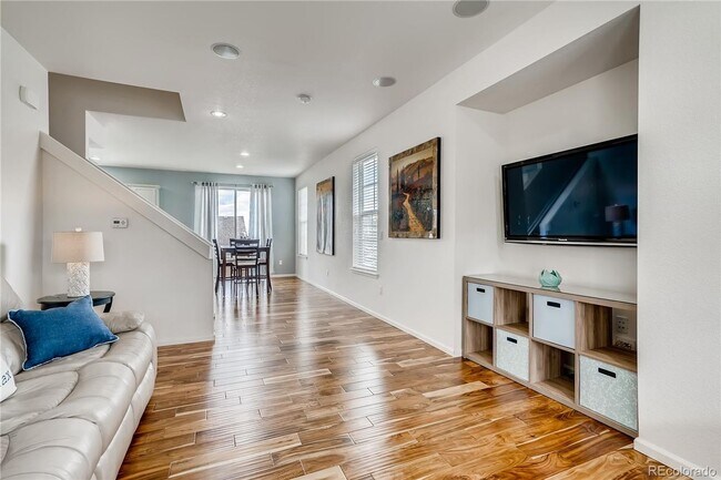 Foto del edificio - Beautiful 3 Bed, 3 Bath with a Loft Single Family Home in Meadows Neighborhood.