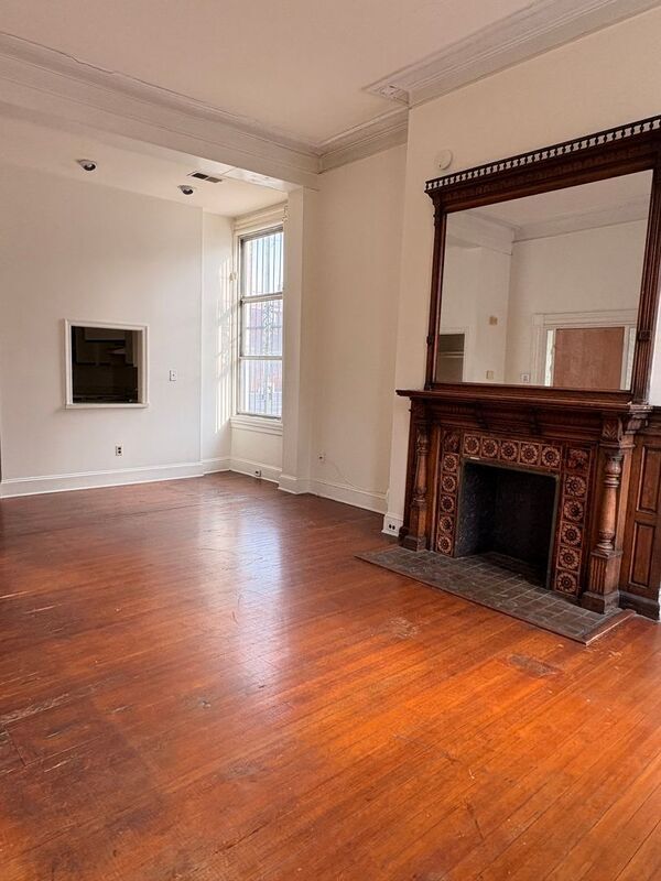 Foto del edificio - 214 W Monument St