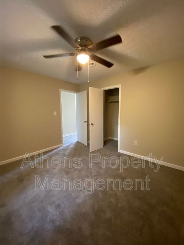 Building Photo - 105 Howell Way
