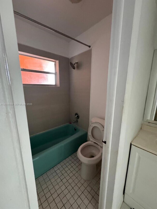 Foto del edificio - 18700 NE 3rd Ct