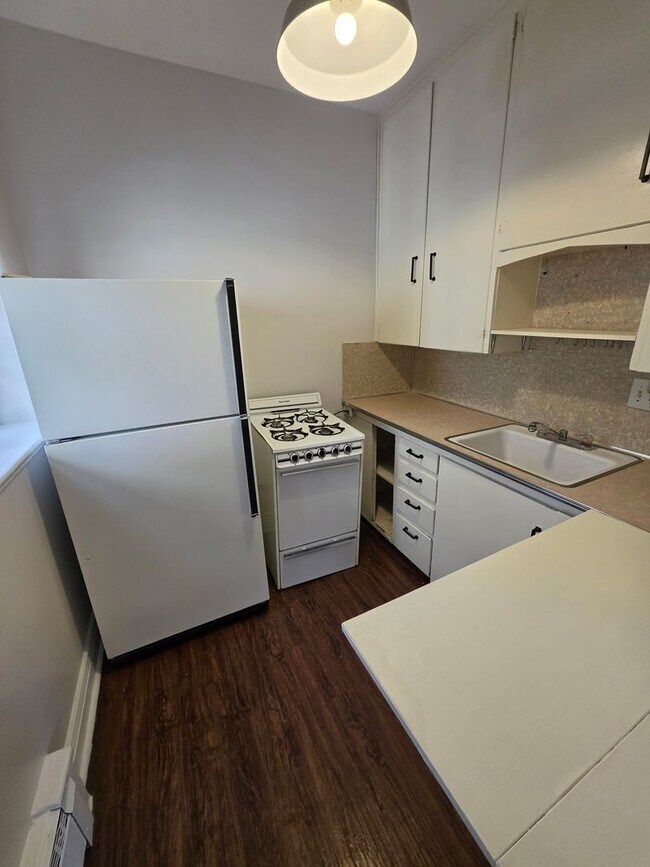 Building Photo - Studio Apartment Close to City Park!