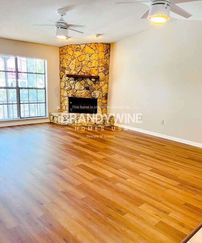 Building Photo - Village Green In West Orlando