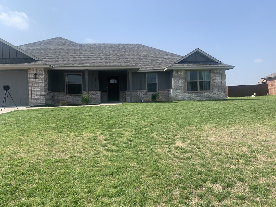 Foto principal - 5791 Cornwallis Dr