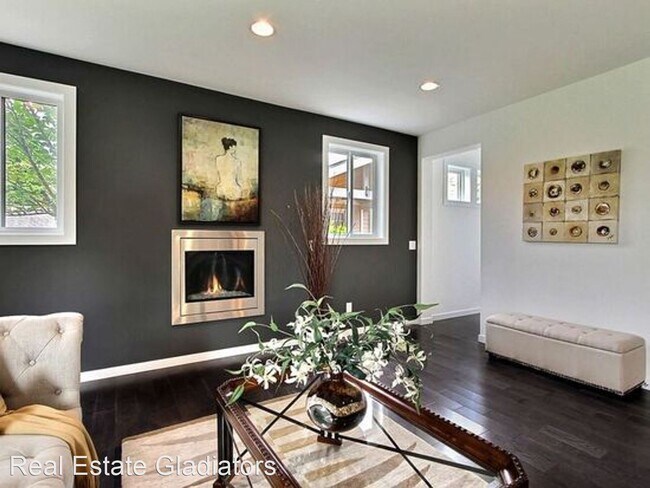 Building Photo - 5 br, 3.5 bath House - 652 17th Ave W