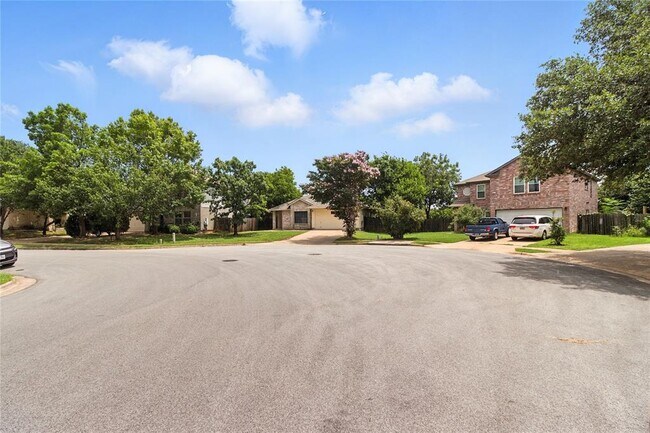 Foto del edificio - 2402 Glen Field Dr