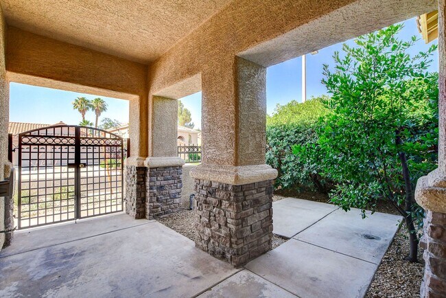Foto del edificio - Gorgeous 5 bed/3 Bath Summerlin Home with Pool!
