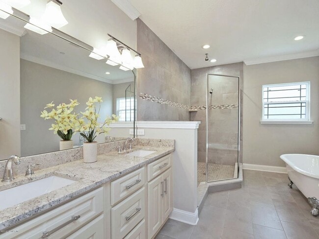 Building Photo - 4 Bedroom 3.5 bath Beauty in Just a Short Stroll to Jax Beach - Garage, Lawncare Included & Fence...