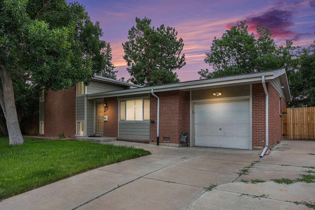 Primary Photo - Charming 3-Bedroom Home – Perfect for Comf...
