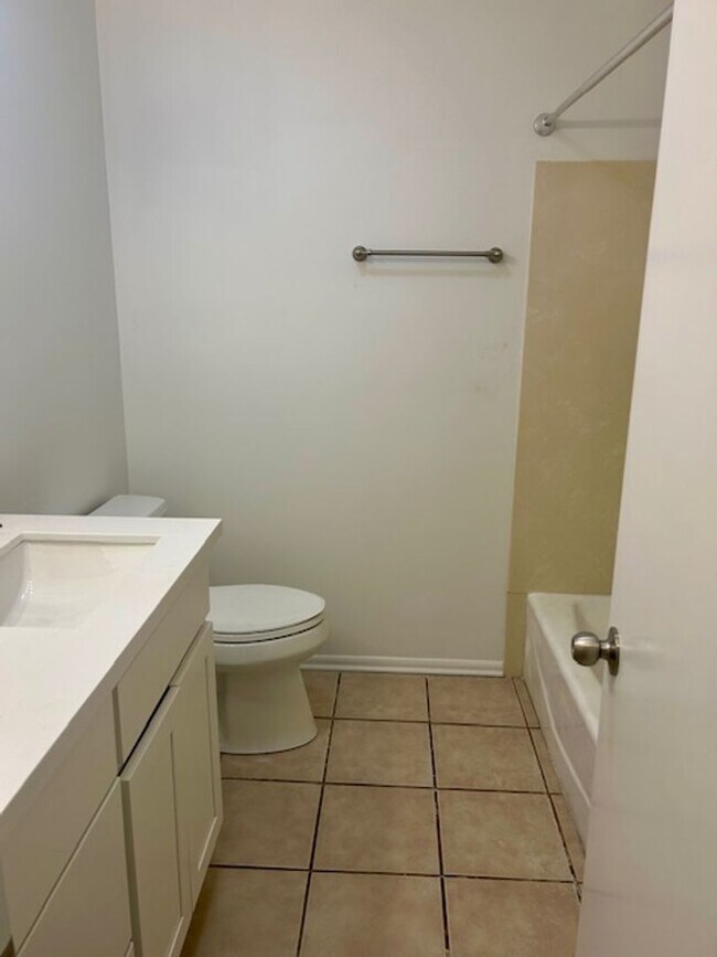 Foto del edificio - Newly renovated 3/2 home located in River Forest Covington
