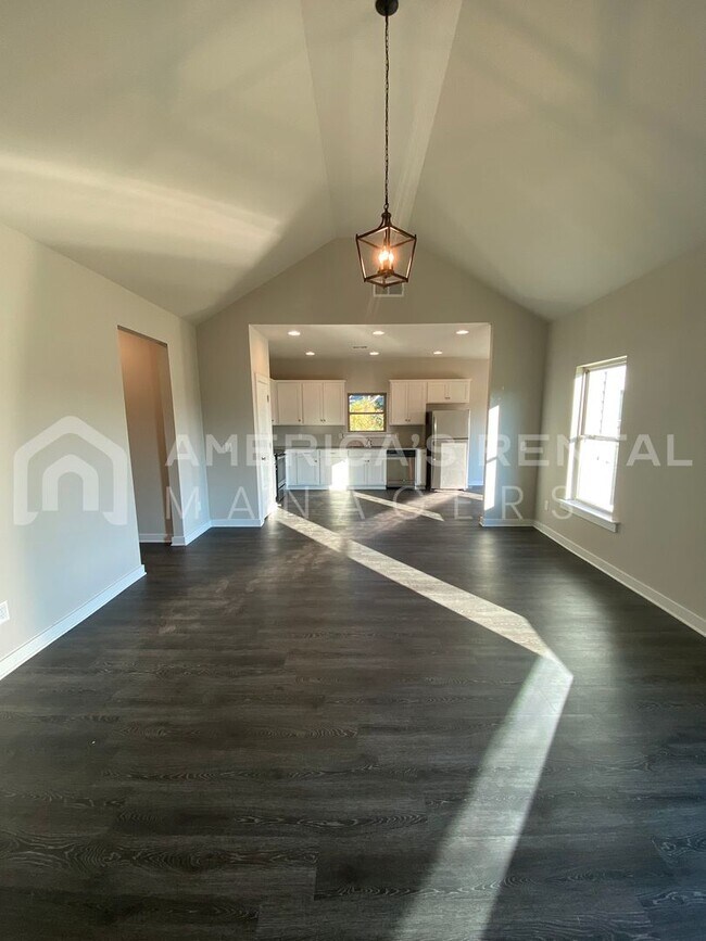 Foto del edificio - Home for Rent in Weaver AL!