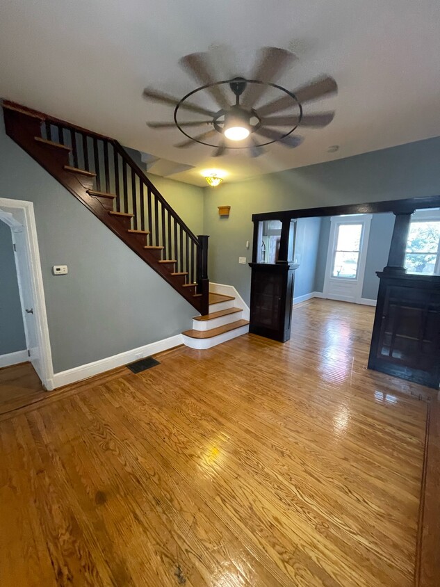 Hardwood and high ceilings - 1407 N 4th St