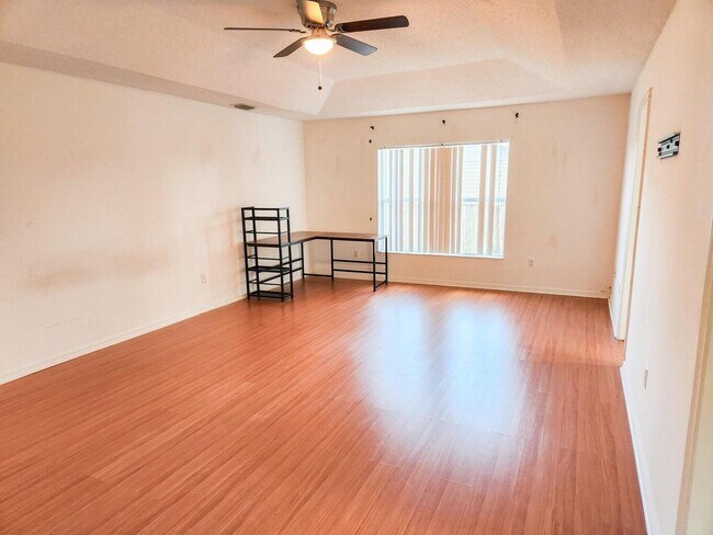 Building Photo - 245 SW Tulip Blvd