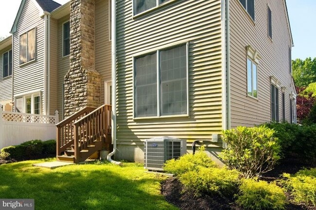 Building Photo - 13 Wedgewood Ct