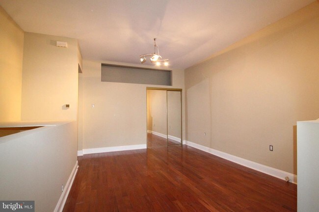Building Photo - 1309 S Warnock St