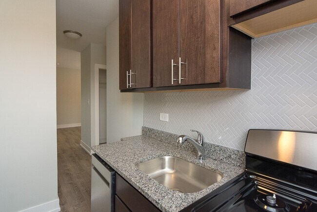 Foto del edificio - 711 W Brompton Ave