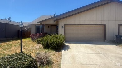 Building Photo - 932 SE Kierra Pl